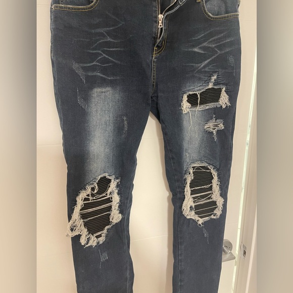 Jeans - Picture 2 of 4